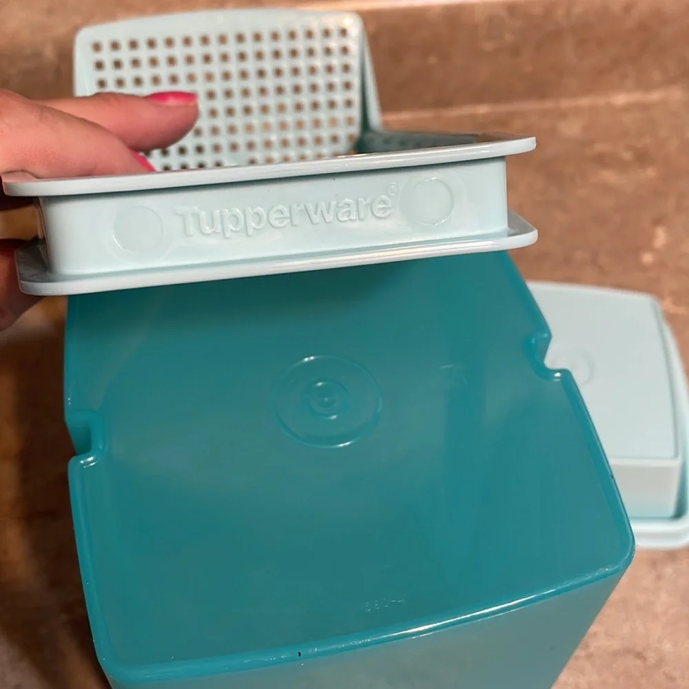 Tupperware Pick-a-Deli Container - Picture 6 of 7